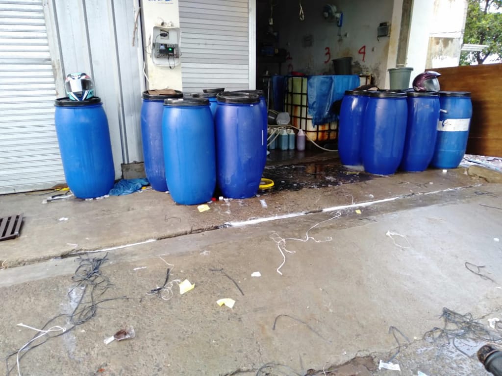 home industri tanpa nama yang beroperasi di Ruko Red Wood Delta Mas diduga membuang limbah cairnya ke Situ Rawa Binong.