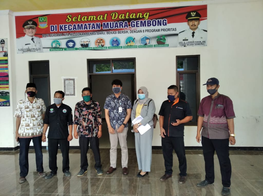 Pemdes Pantai Bakti usai penyaluran BLT Desa (Foto :Acep/potretjabar) 