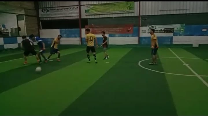 Tim Futsal para alumni SDN Bina Abadi angkatan '94 Desa Garawastu Kecamatan Sindang Kabupaten Majalengka, kembali melakukan tour laga persahabatan. Pada Kamis ( 25/6/2020 ).