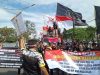 Ribuan massa dari gabungan Ormas kepung gedung DPRD Kabupaten Majalengka untuk menuntut ikut menolak RUU HIP (Foto : Samsul Ma'arif/potretjabar