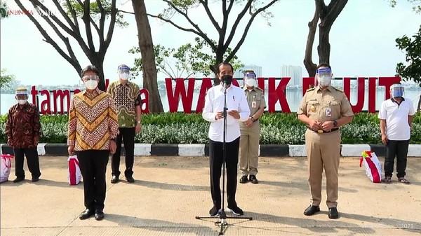 Foto: Jokowi Tinjau Vaksinasi di Waduk Pluit (Tangkapan Layar Youtube Setwapres