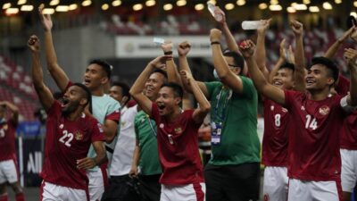 para pemain timnas indonesia merayakan kelolosan mereka ke s djeo 1