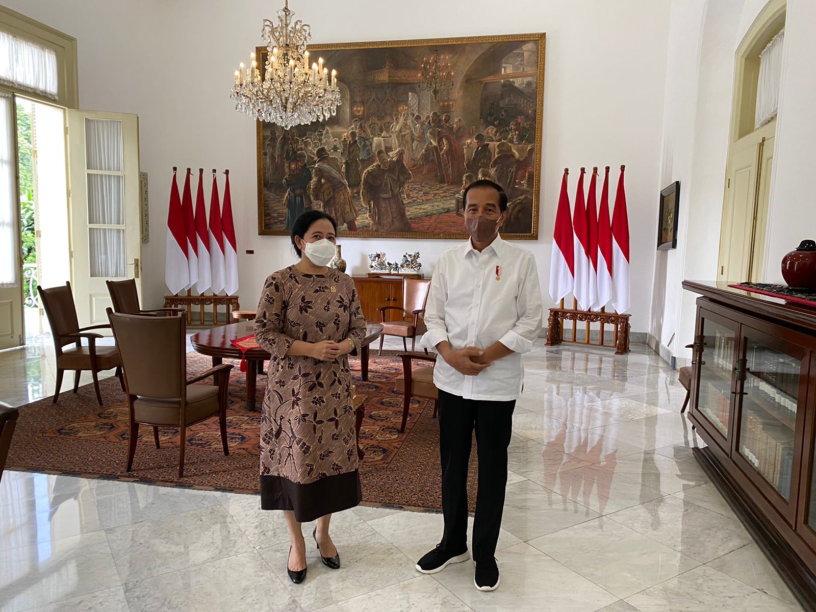 Ketua DPR RI Puan Maharani saat bersama Presiden Joko Widodo